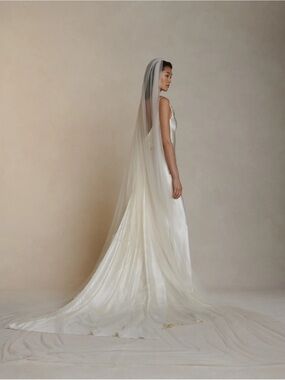Danielle Frankel - Simple Veil - Chapel in Pearl